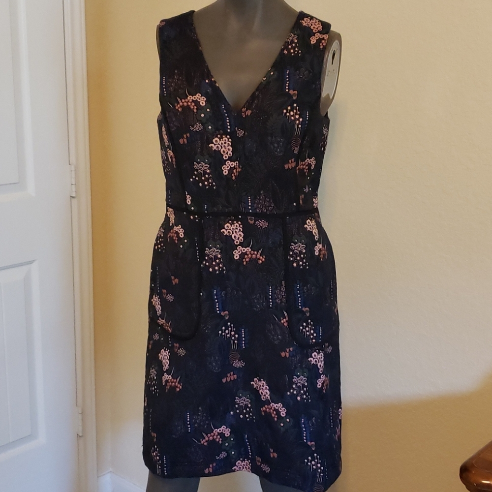 Classic lined dress with pockets